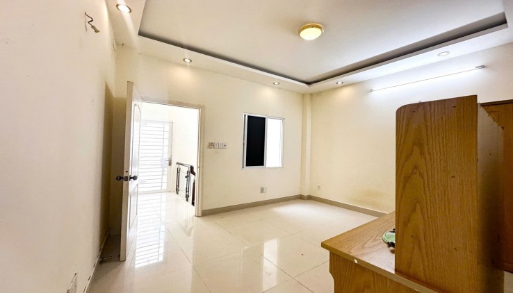 HÀNG CỰC HIỂM, NHÀ 3 TẦNG, SÁT MẶT TIỀN NGUYỄN VĂN ĐẬU P5 BÌNH THẠNH CHỈ HƠN 6 TỎI, NỢ HẬU TÀI LỘC,  Ô TÔ ĐỖ CỬA, SHR